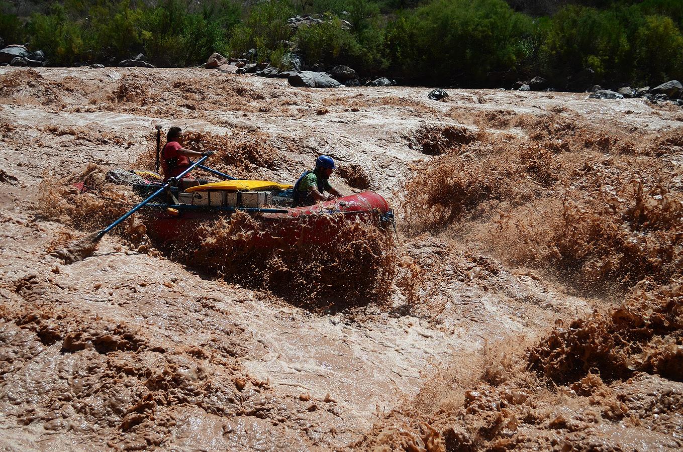 Entering the V wave in Lava Falls